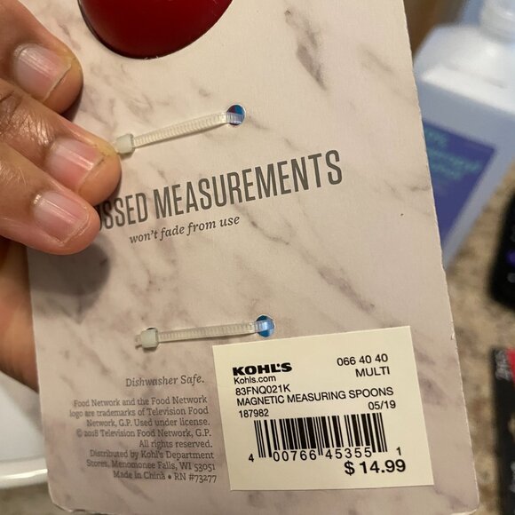 World Market Ceramic Bowl / Food Network Magnetic Measuring Cups - 3 piece set - Picture 13 of 14